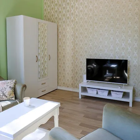 شقة Vaeike Korter Rannapargis! بارنو